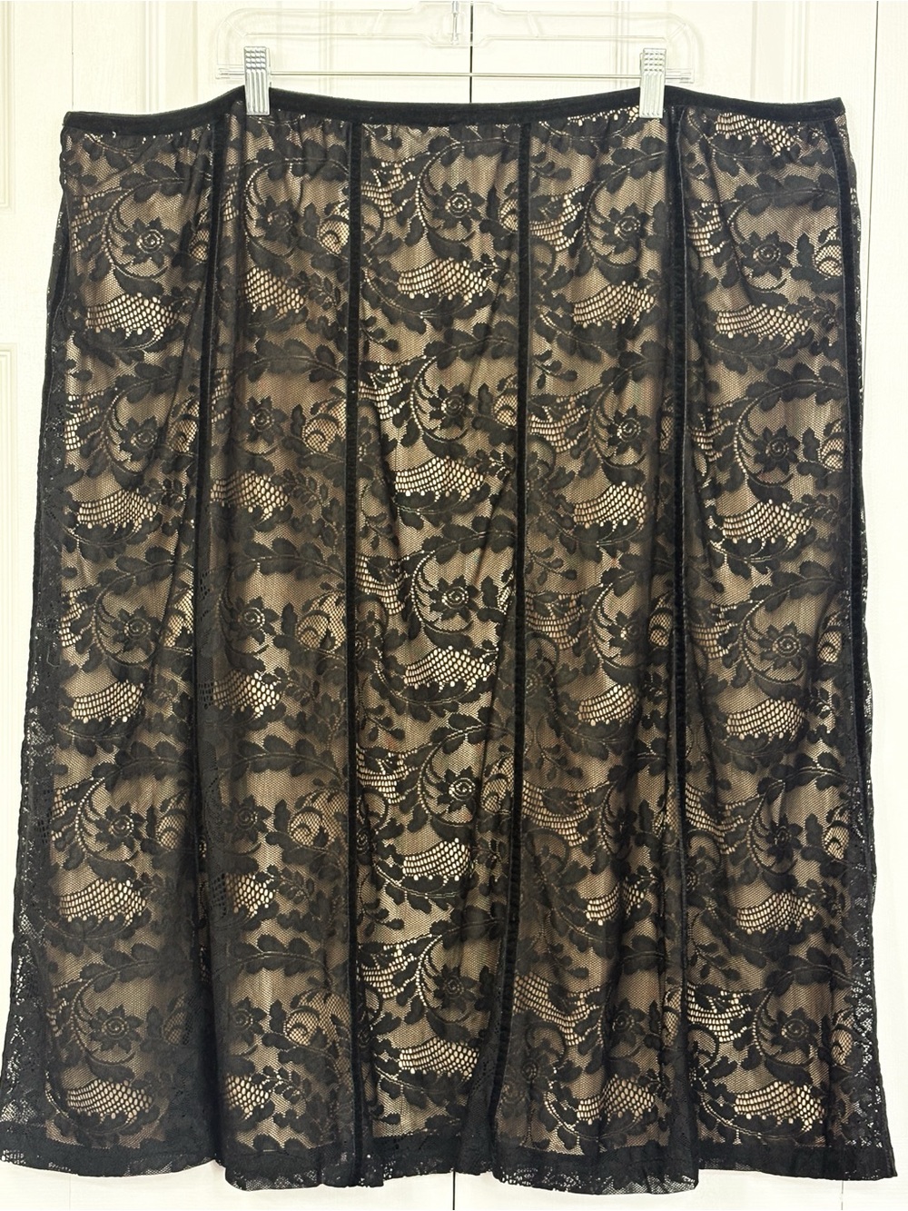 NWT Avenue Black Velvet Floral Lace Stretch Pull-On Midi A-Line Skirt 26/28